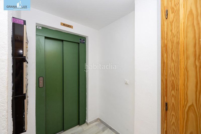 Foto f905e59e-5682-4a01-926f-268277ab12ce. Piso  2 dormitorios, garaje y ascensor a la entrada de la zubia, junto ayuntamiento. perfecto estado en Zubia (La)