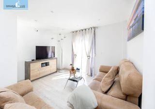 Piso  Calle de miguel hernández. Piso para entrar a vivir de 3 dormitorios con garaje en las gabi