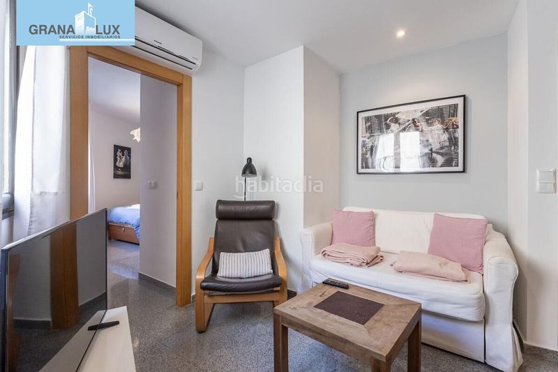 Foto c6bbf61a-7e0d-4bd0-8694-1c1a129851d1. Edifici a Dílar