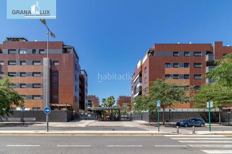 Foto 07e8220a-c91a-4115-b282-b84c6f8e6ef7. Piso exclusiva vivienda en residencial Parque Lagos en Granada