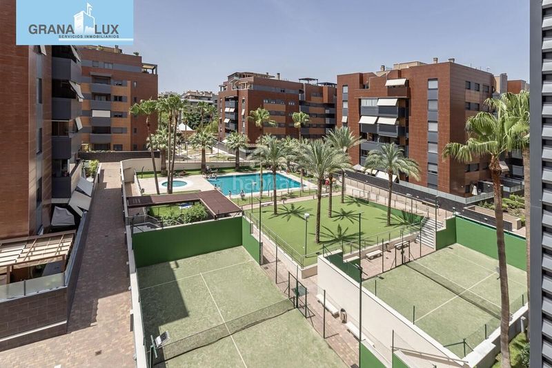 Foto 18f88319-2ec2-404d-8d7b-3b95bd1ccdd5. Piso exclusiva vivienda en residencial Parque Lagos en Granada