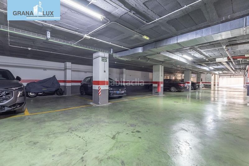 Foto 1e09a58a-4a71-42c7-aedb-e63de79633e0. Piso exclusiva vivienda en residencial Parque Lagos en Granada