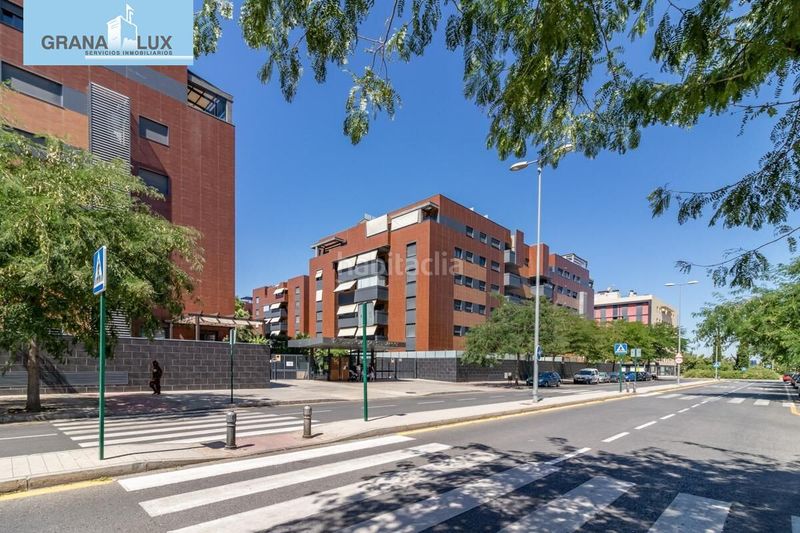 Foto 27b26554-ee3a-426c-b00d-12e722efd45c. Piso exclusiva vivienda en residencial Parque Lagos en Granada
