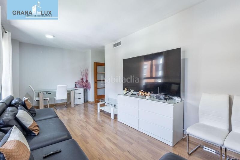Foto 732b4c4a-b762-438a-b85c-243aee1490d1. Piso exclusiva vivienda en residencial Parque Lagos en Granada