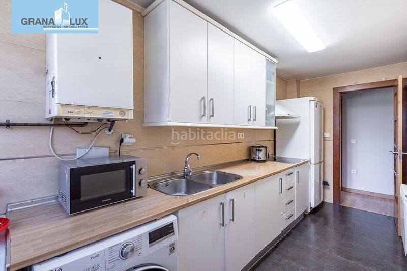 Foto 914c82ba-8694-40c0-8fcd-b6e62c6003d2. Piso exclusiva vivienda en residencial Parque Lagos en Granada