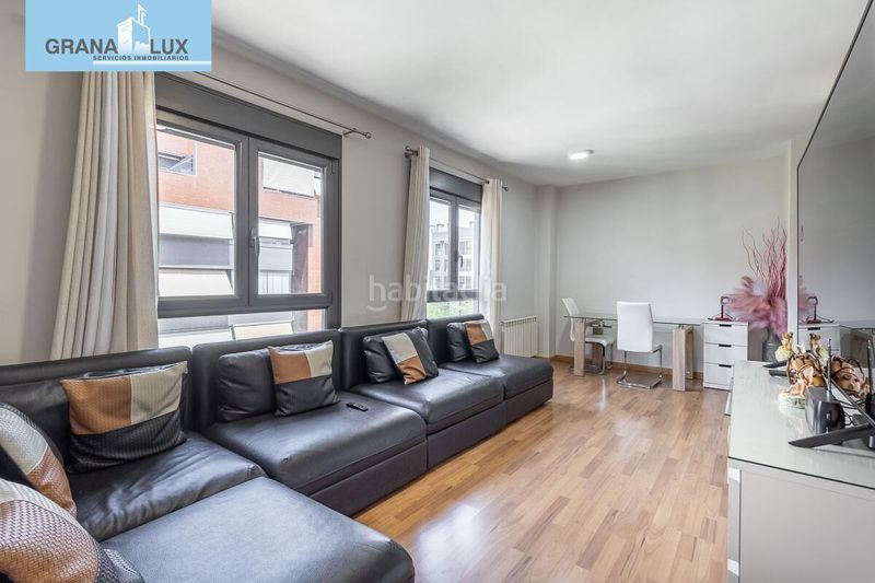 Foto af448fa9-acde-4bf5-96a1-15cb2272fb6e. Piso exclusiva vivienda en residencial Parque Lagos en Granada