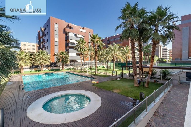 Foto bf2164f2-f4d7-41c4-b668-0a8028544ccc. Piso exclusiva vivienda en residencial Parque Lagos en Granada