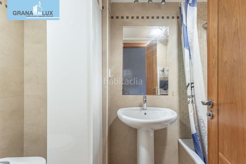 Foto ee1b3477-710c-46aa-8ec3-85f3bdfbc2e7. Piso exclusiva vivienda en residencial Parque Lagos en Granada