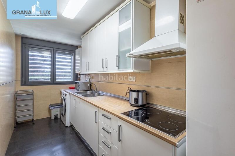 Foto f613c56d-464b-4be8-9281-28255f5c8dbe. Piso exclusiva vivienda en residencial Parque Lagos en Granada
