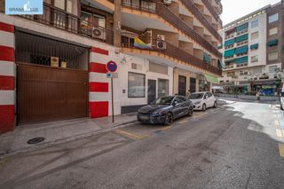 Autoparkplatz  Calle emperatriz eugenia. Oportunidad única! garaje en el corazón de granada por solo 35.0