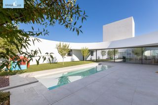 Casa  Calle de la margarita. Espectacular vivienda en el chaparral, albolote