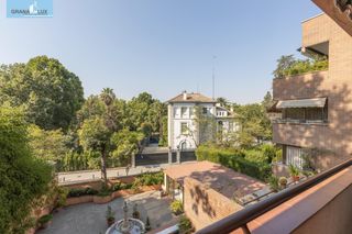 Pis  Escoriaza. Exclusivo piso señorial con terraza en el paseo del salón cuesta