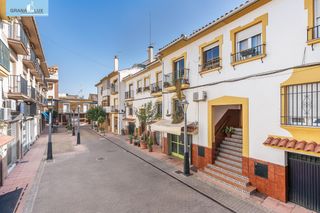 Casa a schiera  Plaza peligros. Preciosa casa adosada en el centro de peligros