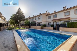 Haus  Calle de las cruces. Casa en ogijares con piscina comunitaria.