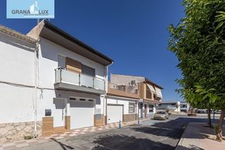 Semi detached house  Calle aurora. Casa adosada en venta en churriana de la vega . vivienda moderna