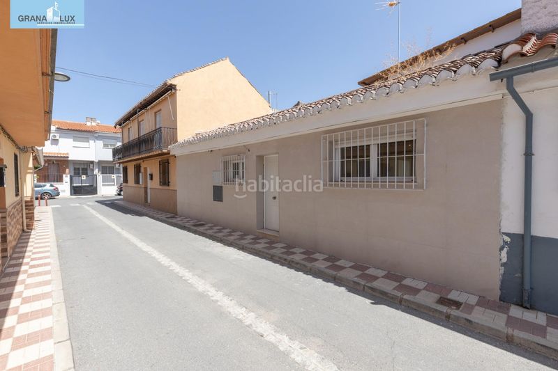 Foto f1fa6503-911b-422b-b1ee-9ad860272b9c. Casa adossada a calle cuba 3 a Santa Fe