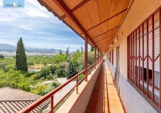 Dúplex  11 camino de la zubia. Magnífico dúplex en venta