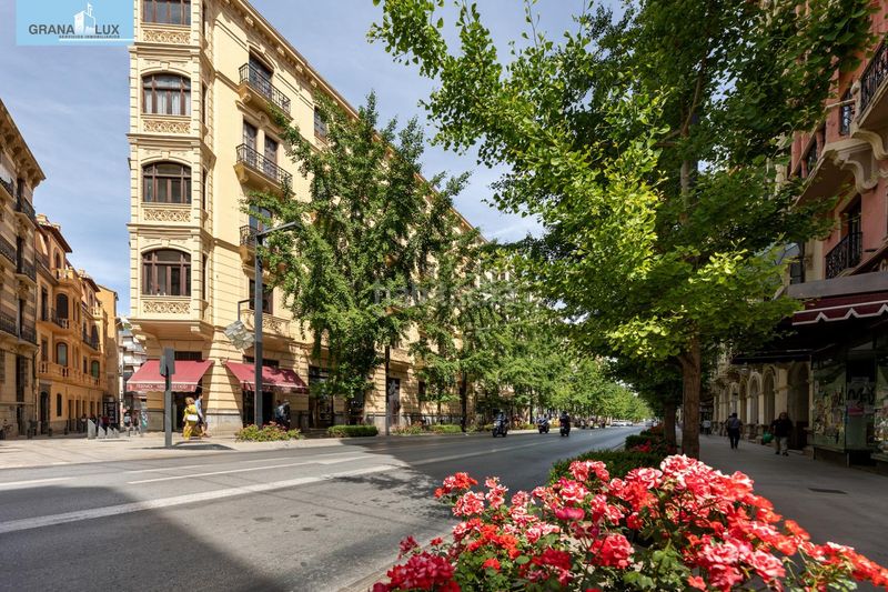 Foto c89f1a3e-bb3f-4308-9f81-b52ea6a6716c. Ático exclusiva ultima planta con vistas en gran via en Granada