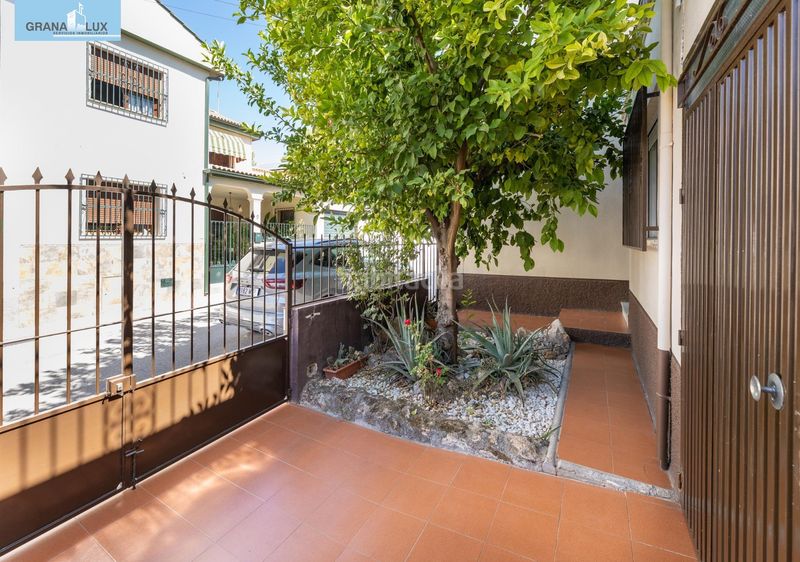 Foto 69b69480-cc57-4b8c-9dee-a9276ade00f6. Casa amb aparcament a Albolote