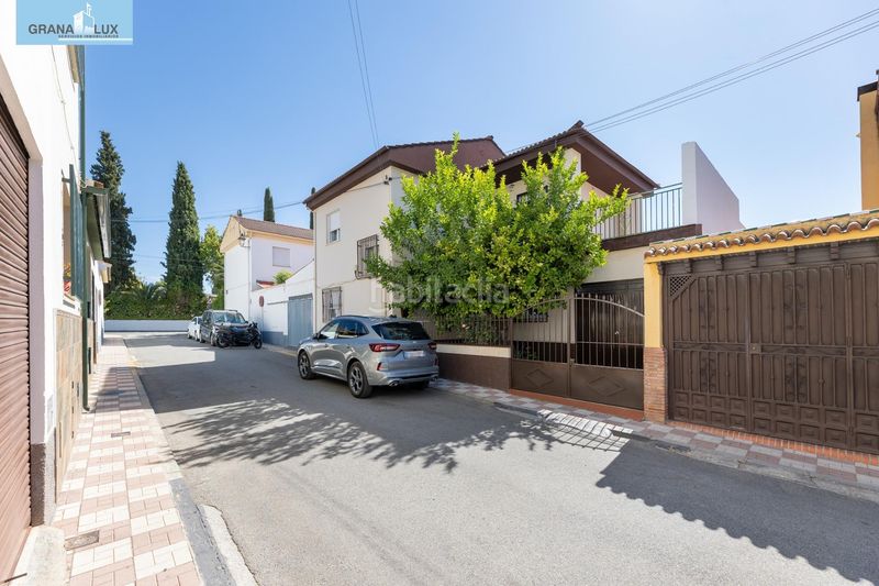 Foto c5aea8f8-a465-46e9-87bd-33c562ee9646. Casa amb aparcament a Albolote