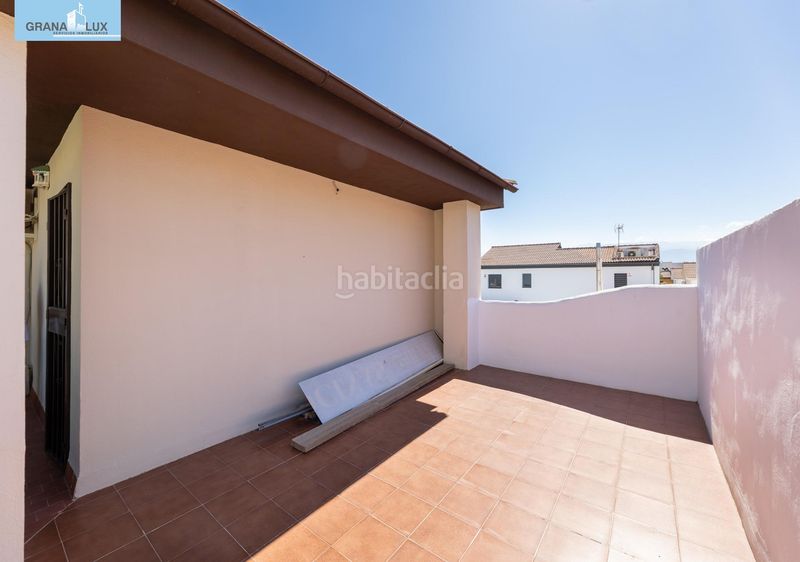 Foto f6c48eb6-3fad-4b8a-8a11-33258af8f77e. Casa amb aparcament a Albolote