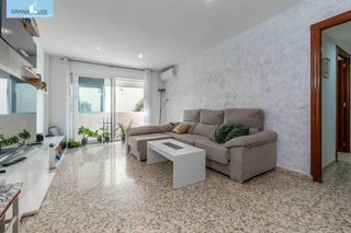 Flat in Calle blasco ibañez 20. Piso de 3 dormitorios con piscina comunitaria en maracena