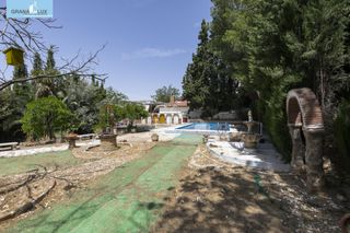 Xalet  24 calle trajano. Chalet independiente con gran potencial de edificación en cenes