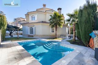 Chalet à Camino de los Neveros - Serrallo. Exclusivo chalet en granada capital