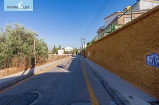 Terreno residencial en Huétor Vega. Compra tu parcela para hacer la casa de tus sueños a 5 min de gr