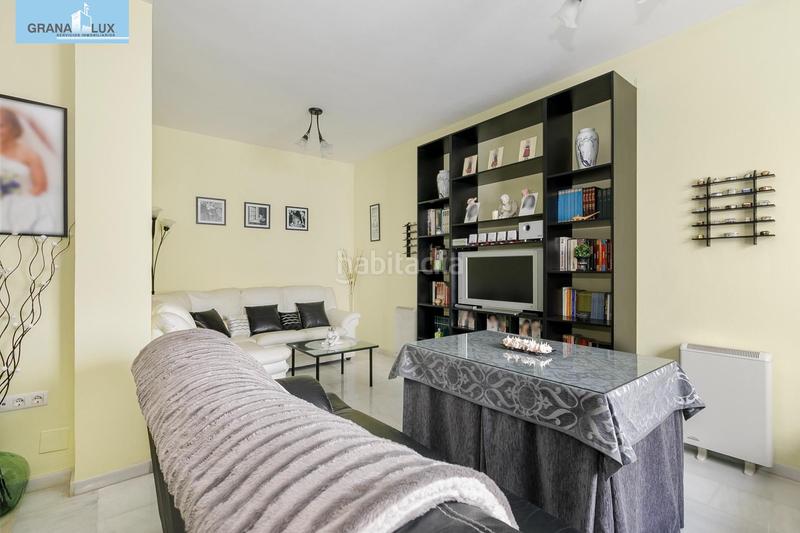 Foto f0cdcce2-b3d1-45e5-a6f1-d85da760939a. Casa  junto al pts en Barrio de Zaidín Granada