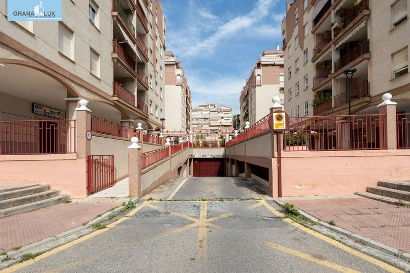 Foto adfea665-5278-45a0-bc7f-986b09f47a2f. Car parking in Cerrillo de Maracena - Periodistas Granada