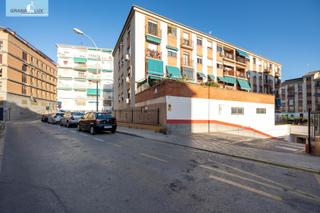 Aparcament cotxe  Calle rey abu said. Plaza cerrada edificio  alcazar de san juan