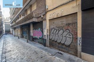 Local commercial à Centro - Sagrario. Local de 2 plantas en granada