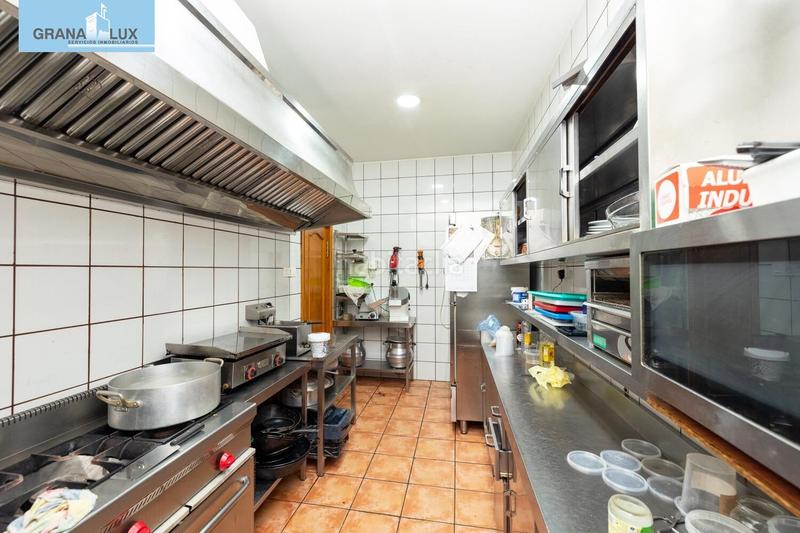 Foto 3b50bc89-0ac3-47a2-a71c-0e9dc9357371. Local comercial local con restaurante instalado y licencia. en Granada