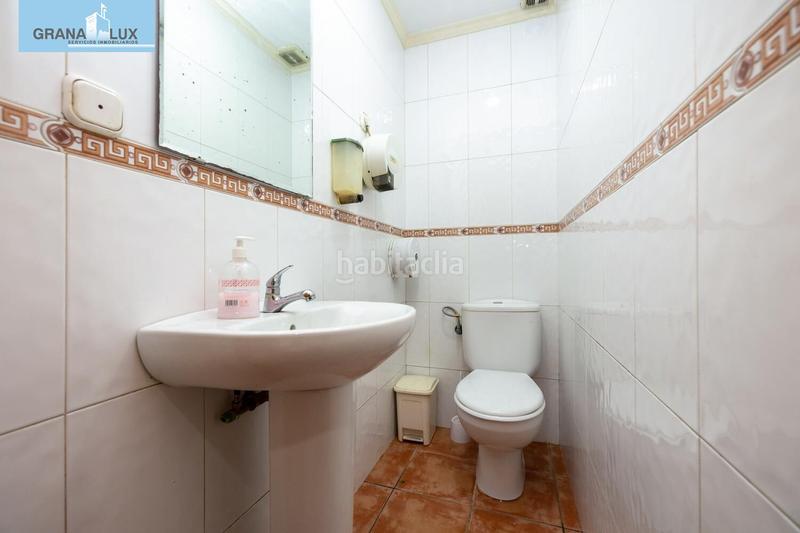 Foto c14cbe59-0620-4aa8-a710-cd354126a710. Local comercial local con restaurante instalado y licencia. en Granada