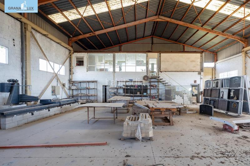 Foto 1ce982a5-b3d8-4e7f-a253-9c584196a724. Nau industrial a calle pinos puente 48 a Atarfe