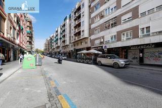 Parking coche en Camino de Ronda. Calle emperatriz eugenia