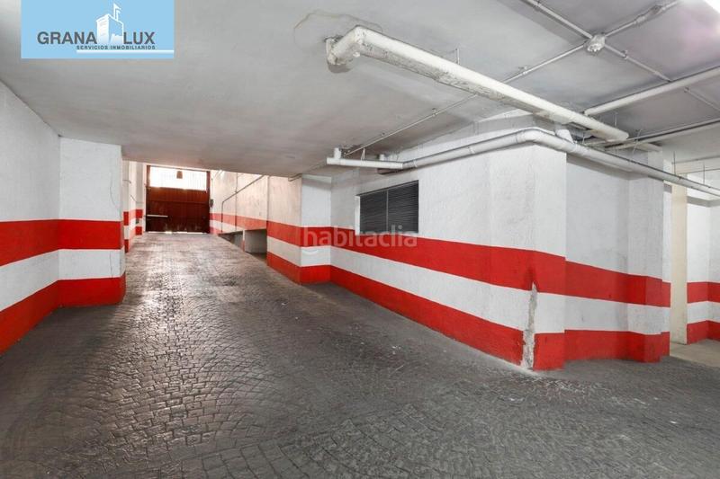 Foto dd5e4fcc-c7a4-4e95-a261-a34206c8d043. Parking voiture dans Camino de Ronda Granada