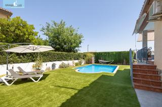 Xalet  Calle tirso de molina. Descubre tu villa de lujo en otura! chalet independiente con pis