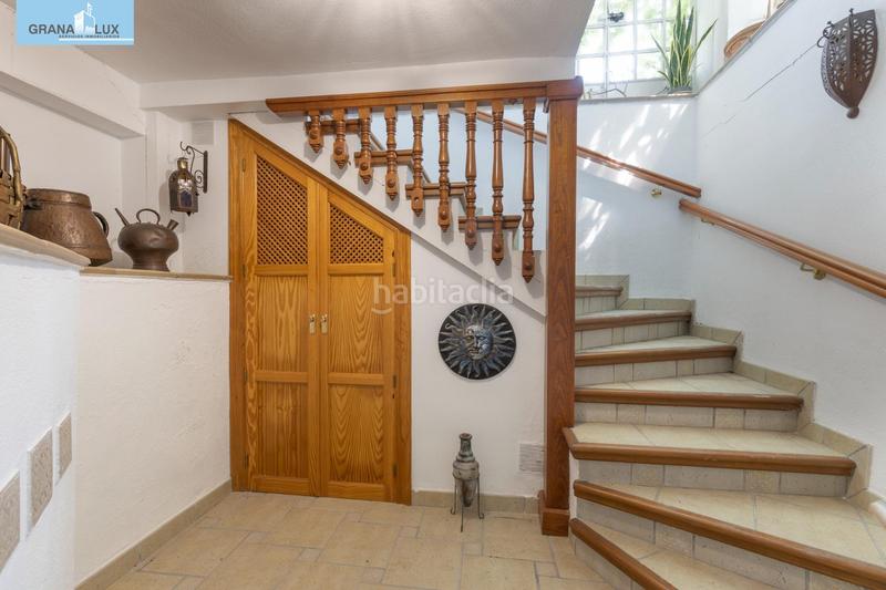 Foto 11e7e2a0-cc94-4847-9c48-c408a8233d66. Chalet magnifico chalet con amplio jardines y piscina en cortijo del aire! en Albolote