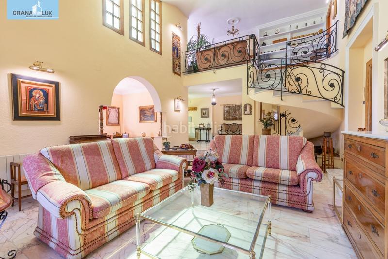 Foto 15b01b5a-1246-483d-afc0-622640c6d553. Chalet magnifico chalet con amplio jardines y piscina en cortijo del aire! en Albolote