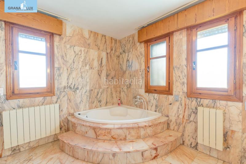 Foto 5bbf1ffa-12b3-460b-818c-7dcd1699e463. Chalet magnifico chalet con amplio jardines y piscina en cortijo del aire! en Albolote