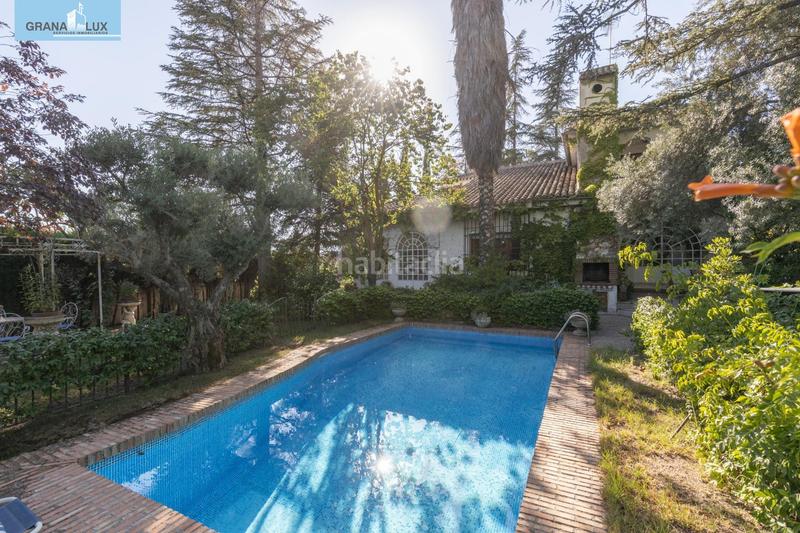 Foto 982e7e90-904f-46b0-a344-28318e88a9f0. Chalet magnifico chalet con amplio jardines y piscina en cortijo del aire! en Albolote