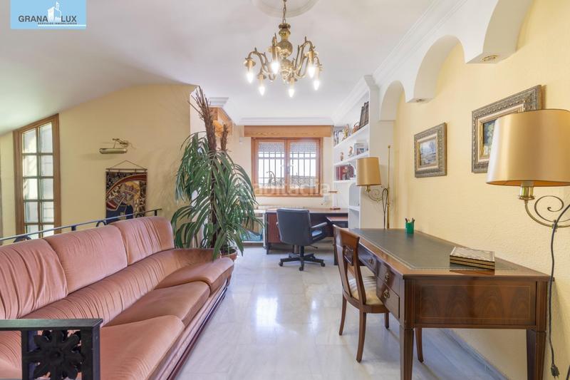 Foto b9fe59de-cc1c-46f4-b2a1-d3517647a7d9. Chalet magnifico chalet con amplio jardines y piscina en cortijo del aire! en Albolote