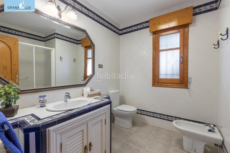 Foto c6bc59fe-55ee-4802-b6d4-0660d6618115. Chalet magnifico chalet con amplio jardines y piscina en cortijo del aire! en Albolote