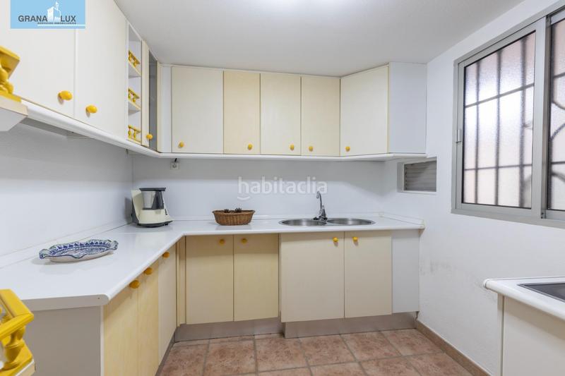 Foto d572c9a5-facb-482c-b64c-60e6711f5ee4. Chalet magnifico chalet con amplio jardines y piscina en cortijo del aire! en Albolote