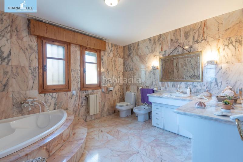 Foto e264ca53-189f-40a0-ae29-c95529b85bbb. Chalet magnifico chalet con amplio jardines y piscina en cortijo del aire! en Albolote