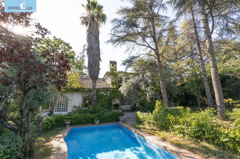 Foto f880356d-f966-42b3-827b-0a7ff6ba43f9. Chalet magnifico chalet con amplio jardines y piscina en cortijo del aire! en Albolote