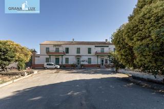 Country house in Bobadilla. Camping con licencia para reformar