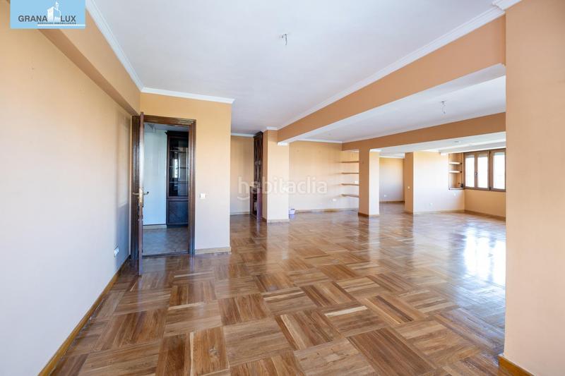 Foto 794cb443-e44f-45ca-b7fb-a75329441936. Piso  de lujo en avenida constitución en Plaza de Toros Granada